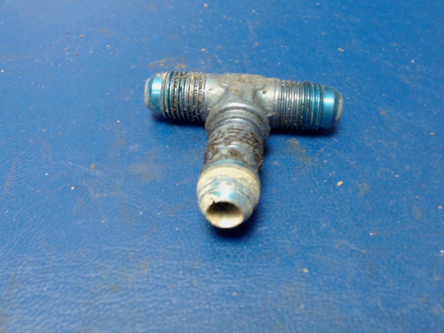 AN834-6D Cessna - TEE FITTING FOR FUEL DRAIN
